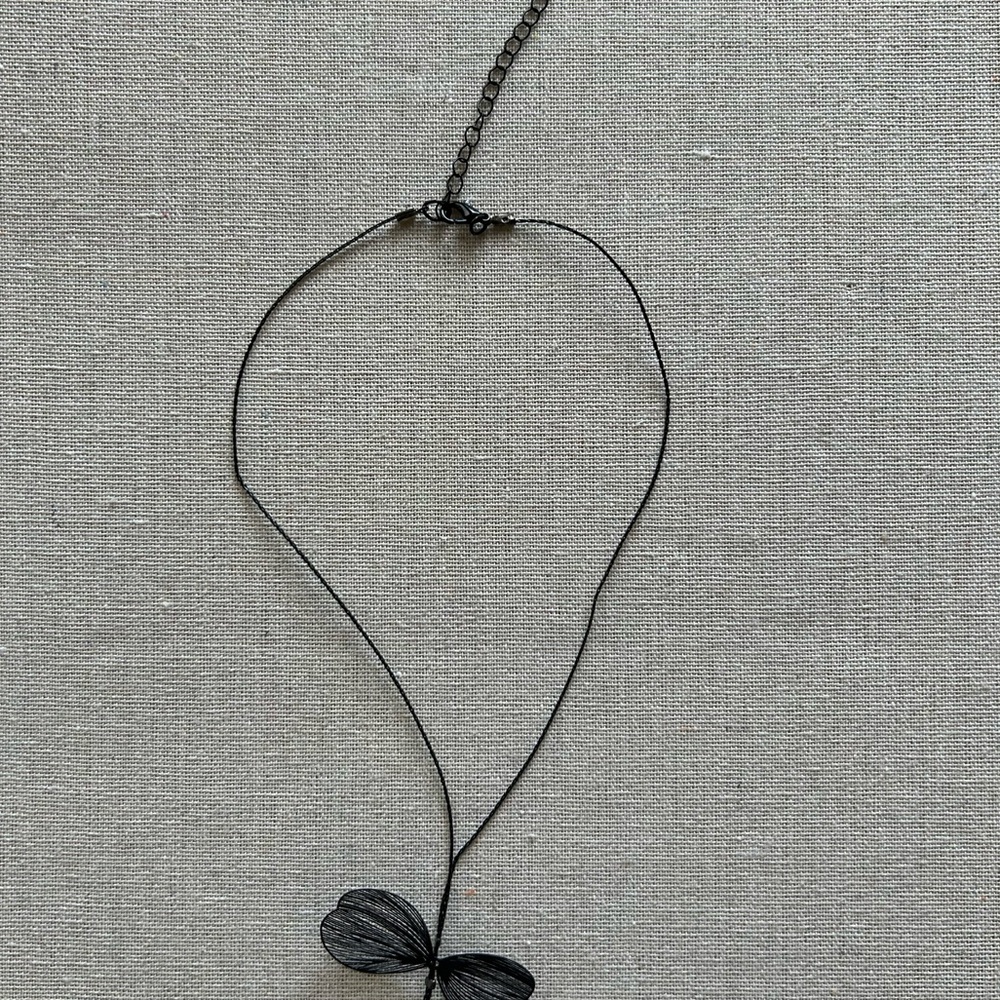 NWOT Black Leaf Y Collar Necklace - Picture 3 of 6